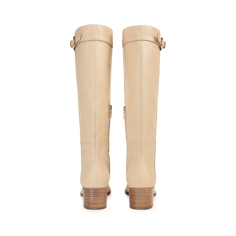 sr Nora  - Boots Chalk