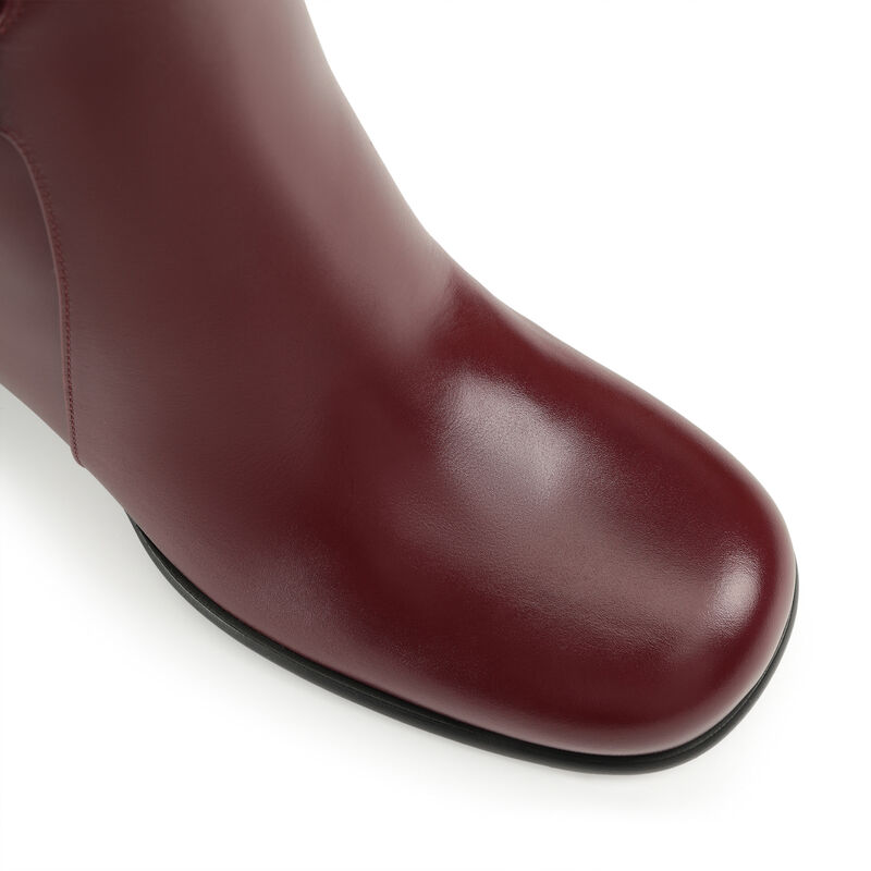 sr Nora - Boots Wine